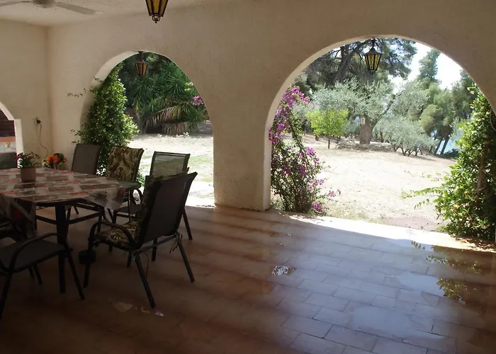 شقة Chalkidiki Beachfront Haven - Perfect Location *