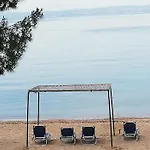 Chalkidiki Beachfront Haven - Perfect Location Apartment Nikiti (Sithonia)