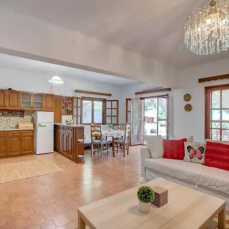 Chalkidiki Beachfront Haven - Perfect Location Apartment *