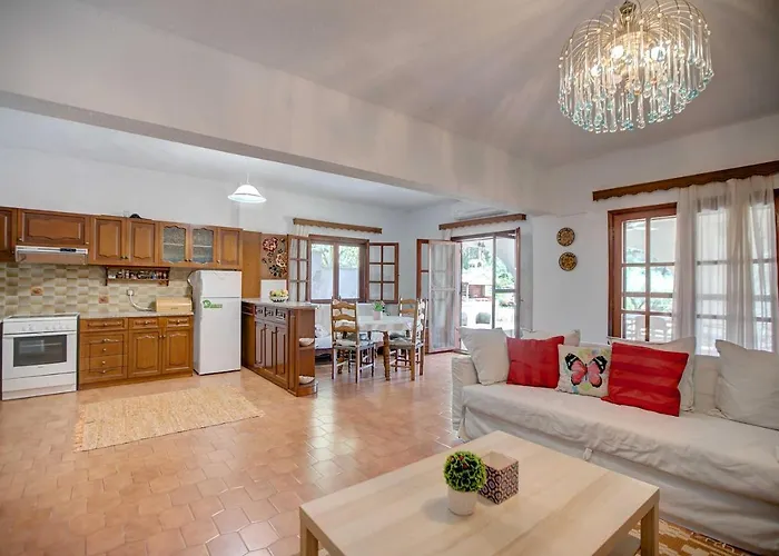 Chalkidiki Beachfront Haven - Perfect Location 公寓 *